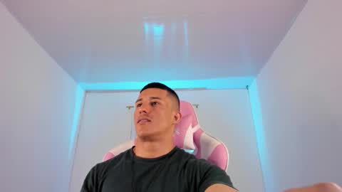 Muscle Man online show from December 19, 10:27 pm