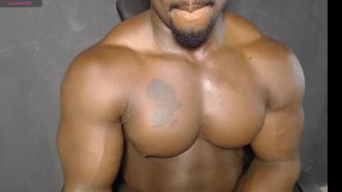 Snapshot of musclegodsammy23 chatting on December 6, 1:35 am musclegod23 online show from December 6, 1:35 am