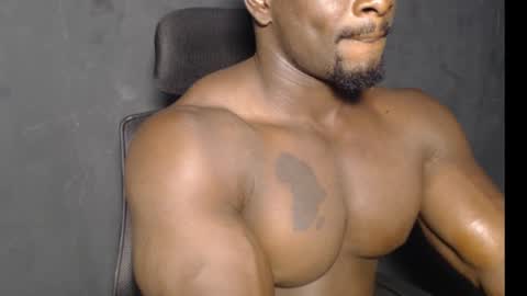Snapshot of musclegodsammy23 chatting on December 4, 8:17 am musclegod23 online show from December 4, 8:17 am