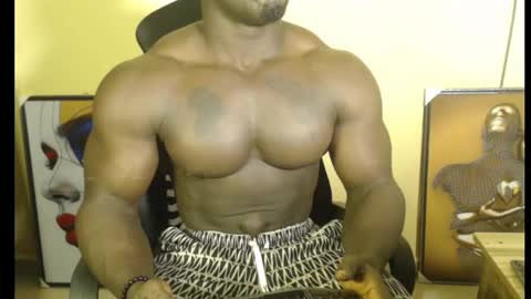 Snapshot of musclegodsammy23 chatting on February 13, 1:40 am musclegod23 online show from February 13, 1:40 am