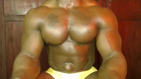 Snapshot of musclegodsammy23 chatting on October 21, 1:11 am musclegod23 online show from October 21, 1:11 am
