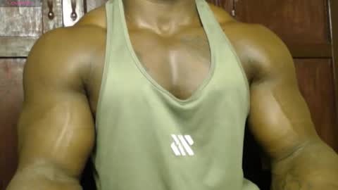 Snapshot of musclegodsammy23 chatting on September 17, 11:52 pm musclegod23 online show from September 17, 11:52 pm