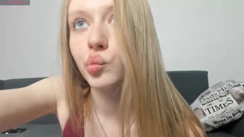 Mia online show from March 1, 1:37 pm