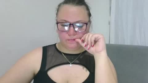 musechic_wild online show from April 15, 8:20 pm