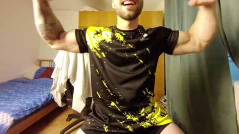 Snapshot of muslejoker chatting on February 6, 10:04 am musle joker online show from February 6, 10:04 am