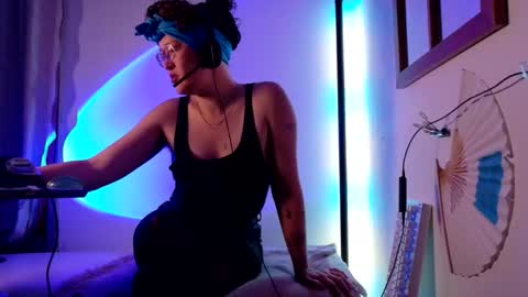 Mx. Anouk Divine online show from April 5, 3:03 am