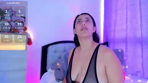 my_aleja_ online show from February 3, 1:04 pm