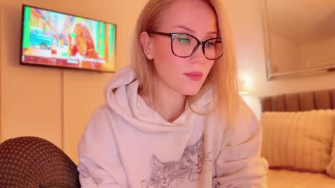 Mya-be Yours P online show from April 2, 9:00 pm