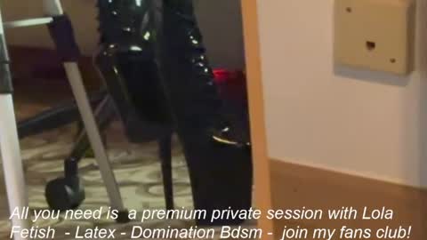 Lola online show from April 16, 8:20 pm