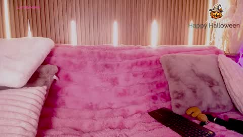 Snapshot of myladreams_ chatting on October 15, 4:05 am Myla online show from October 15, 4:05 am