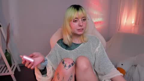 MylaFlores online show from December 9, 2:45 am