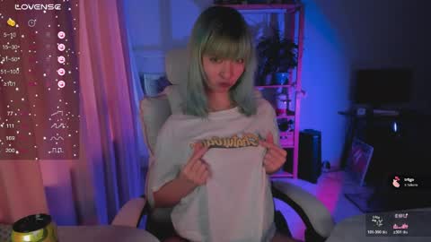 MylaFlores online show from April 19, 4:35 am