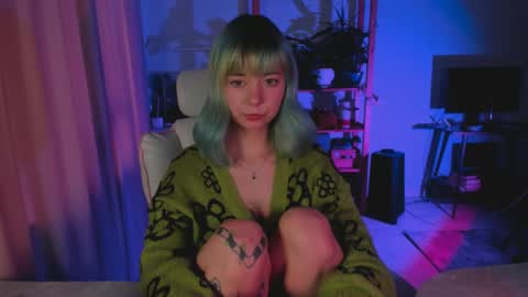 MylaFlores online show from April 14, 2:37 am