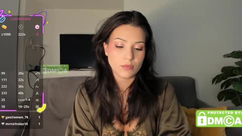 hey its Mel online show from October 10, 12:00 pm