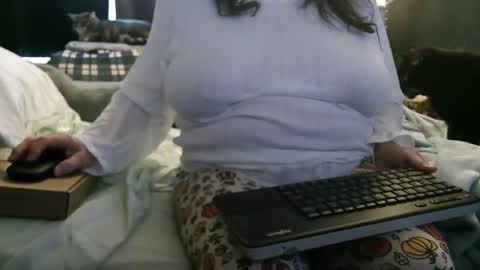 Snapshot of mysteriouswoman18 chatting on October 12, 12:42 pm mysteriouswoman18 online show from October 12, 12:42 pm