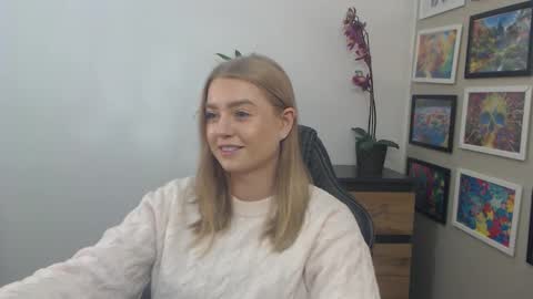 Snapshot of mysteryericax chatting on September 29, 8:02 am Erica online show from September 29, 8:02 am