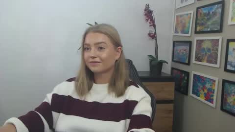 Snapshot of mysteryericax chatting on October 15, 8:15 am Erica online show from October 15, 8:15 am