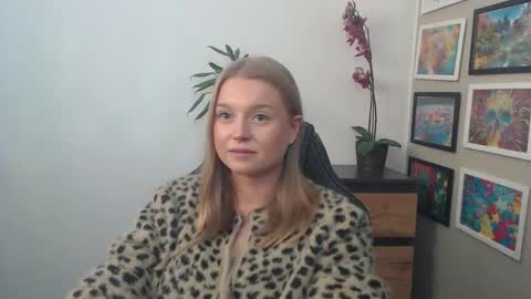 Snapshot of mysteryericax chatting on September 23, 12:21 pm Erica online show from September 23, 12:21 pm