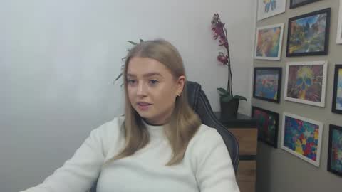 Snapshot of mysteryericax chatting on October 9, 7:36 am Erica online show from October 9, 7:36 am