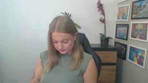 Snapshot of mysteryericax chatting on September 26, 12:35 pm Erica online show from September 26, 12:35 pm