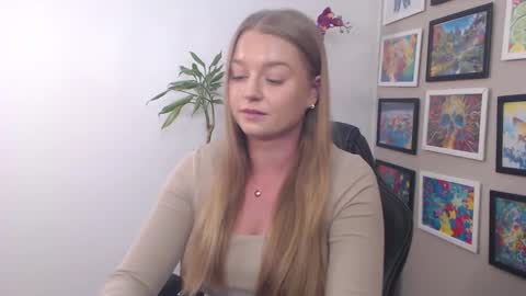 Snapshot of mysteryericax chatting on February 4, 10:54 am Erica online show from February 4, 10:54 am
