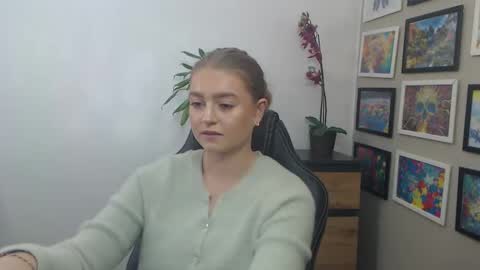 Snapshot of mysteryericax chatting on October 13, 8:05 am Erica online show from October 13, 8:05 am