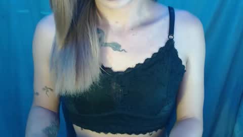 UR GIRL NEXTDOOR online show from September 10, 7:15 pm