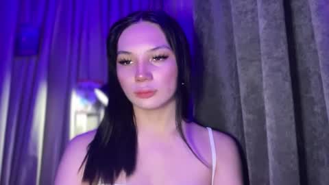 UR GIRL NEXTDOOR online show from April 4, 5:03 am