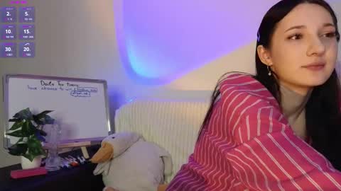 Mia online show from November 26, 5:10 pm