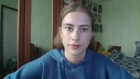Emelie online show from October 4, 1:09 pm