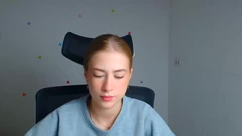 Emelie online show from September 25, 11:39 am