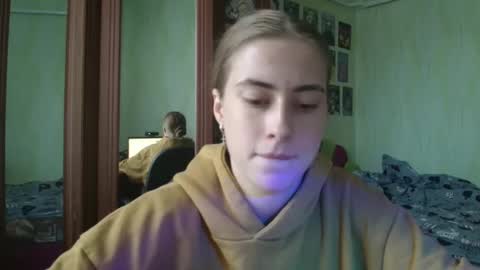 Emelie online show from October 3, 1:08 pm
