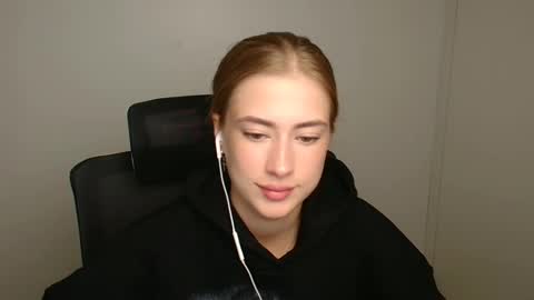 Emelie online show from October 18, 11:14 am