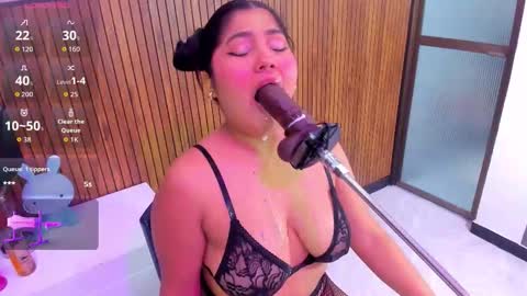 Snapshot of mysticlatina chatting on October 18, 2:10 pm mysti online show from October 18, 2:10 pm