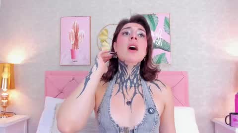 Snapshot of mystikdoll chatting on October 7, 11:50 am Misteika online show from October 7, 11:50 am