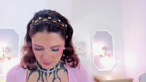 Snapshot of mystikdoll chatting on October 2, 11:42 am Misteika online show from October 2, 11:42 am