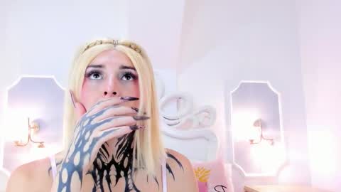 Snapshot of mystikdoll chatting on September 30, 11:42 am Misteika online show from September 30, 11:42 am