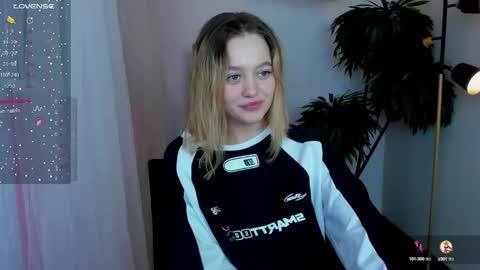 Snapshot of n0_nude chatting on January 18, 11:54 am Eva online show from January 18, 11:54 am