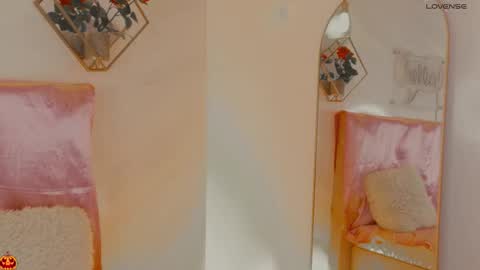 Snapshot of naamah_b chatting on October 16, 2:28 pm naamah_b online show from October 16, 2:28 pm