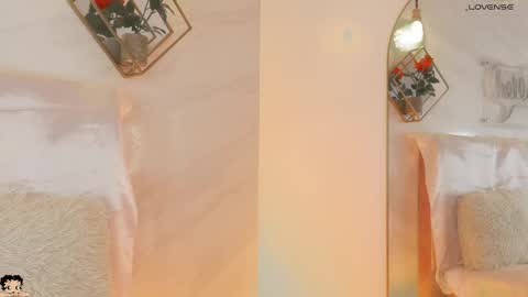 Snapshot of naamah_b chatting on September 12, 5:15 pm naamah_b online show from September 12, 5:15 pm