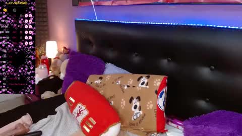 Snapshot of nadia_84 chatting on March 3, 3:00 pm nadia_84 online show from March 3, 3:00 pm