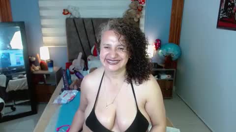 Snapshot of nadia_84 chatting on September 29, 12:15 pm nadia_84 online show from September 29, 12:15 pm