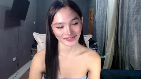 nadiestar online show from February 25, 9:20 am