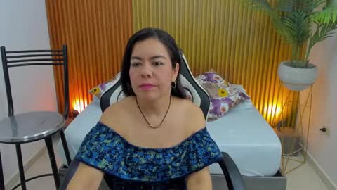 Snapshot of nahia_13 chatting on February 25, 11:54 am N A H I A online show from February 25, 11:54 am