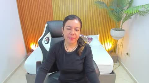 Snapshot of nahia_13 chatting on February 26, 6:04 pm N A H I A online show from February 26, 6:04 pm