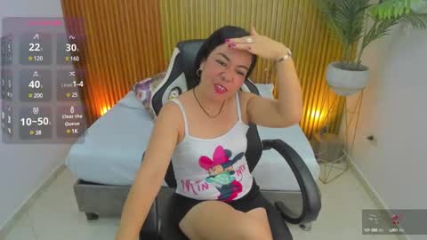 Snapshot of nahia_13 chatting on February 22, 2:17 am N A H I A online show from February 22, 2:17 am
