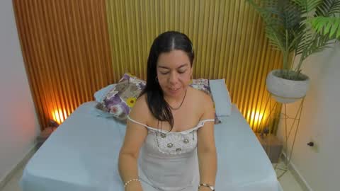 Snapshot of nahia_13 chatting on March 5, 6:01 pm N A H I A online show from March 5, 6:01 pm