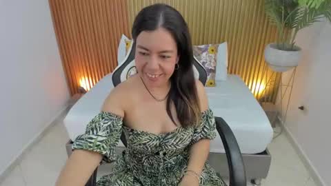 Snapshot of nahia_13 chatting on March 3, 3:11 pm N A H I A online show from March 3, 3:11 pm