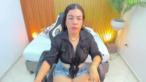 Snapshot of nahia_13 chatting on February 22, 11:46 am N A H I A online show from February 22, 11:46 am