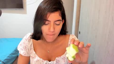 independent model online show from February 5, 2:48 am